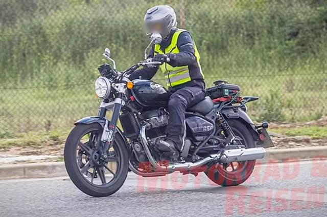 Royal Enfield Super Meteor spotted testing with new rear ...